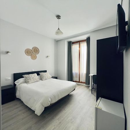 Hostal Conde De Alba Madrid Luaran gambar