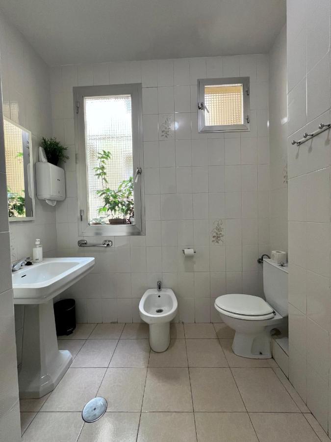 Hostal Conde De Alba Madrid Luaran gambar