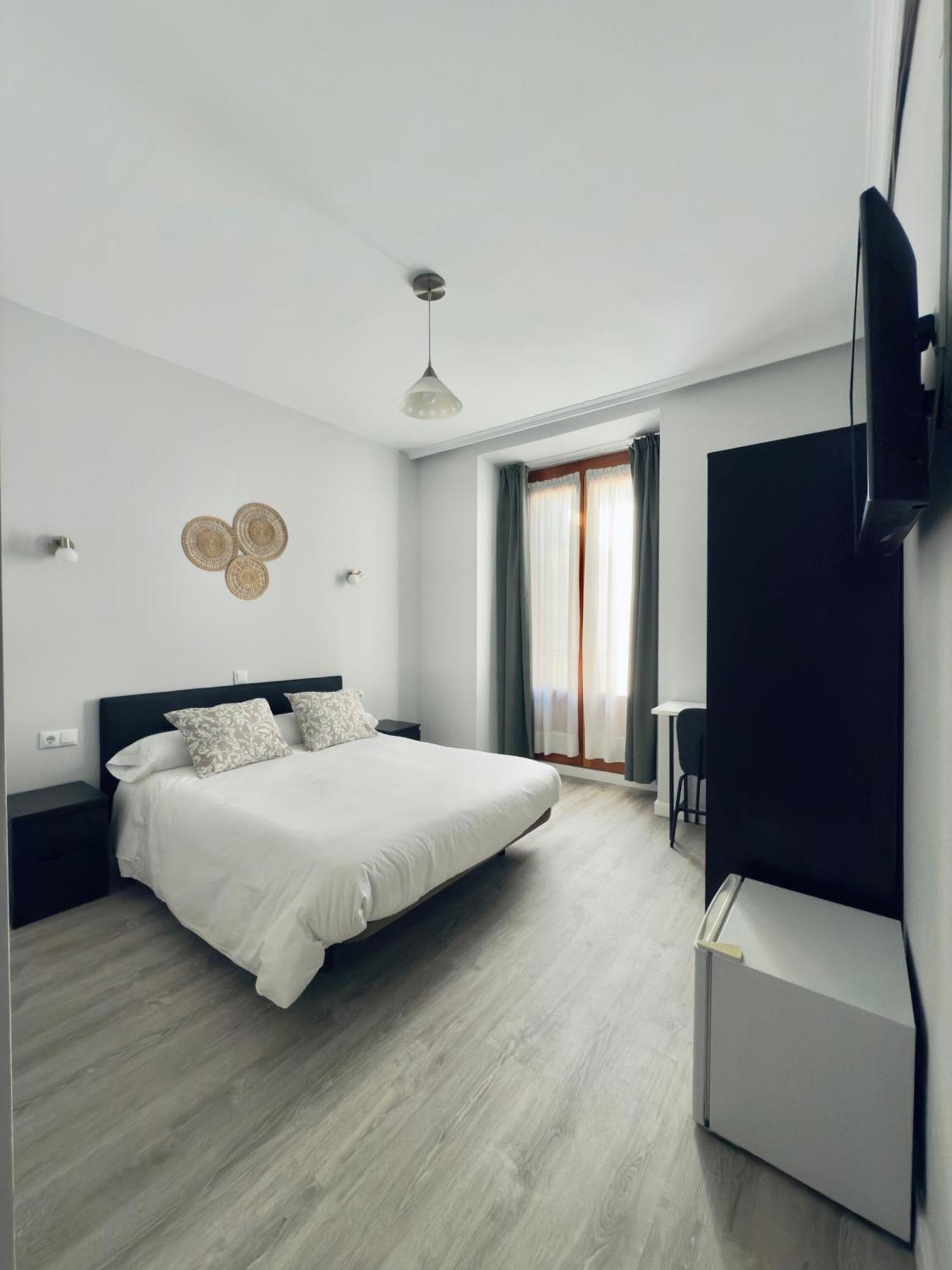 Hostal Conde De Alba Madrid Luaran gambar
