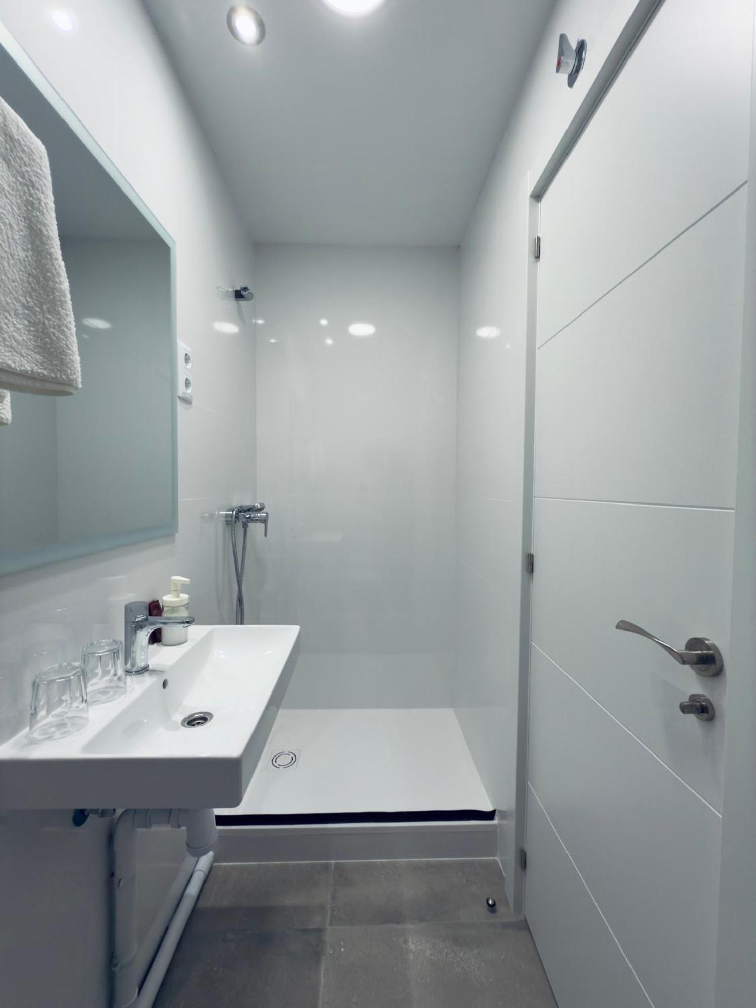 Hostal Conde De Alba Madrid Luaran gambar