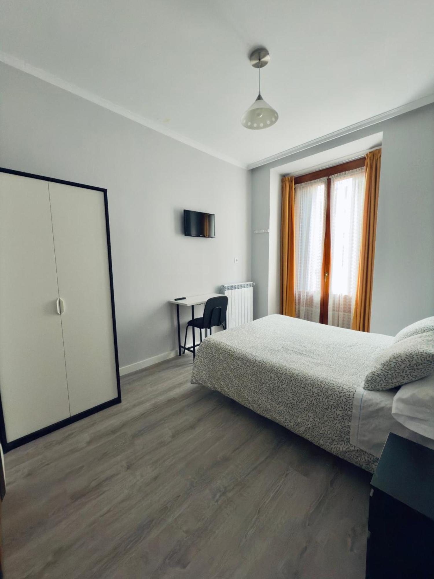 Hostal Conde De Alba Madrid Luaran gambar