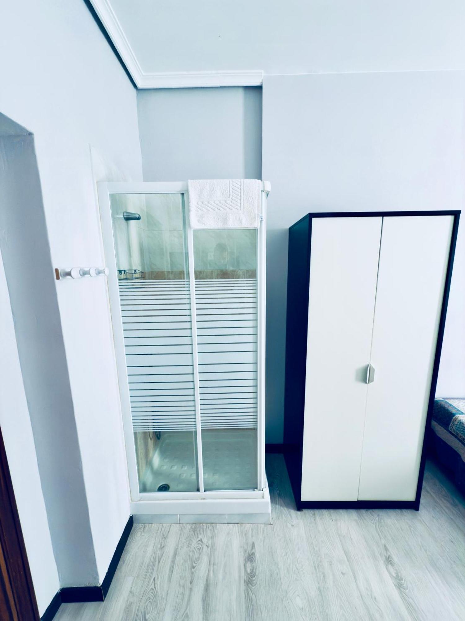 Hostal Conde De Alba Madrid Luaran gambar