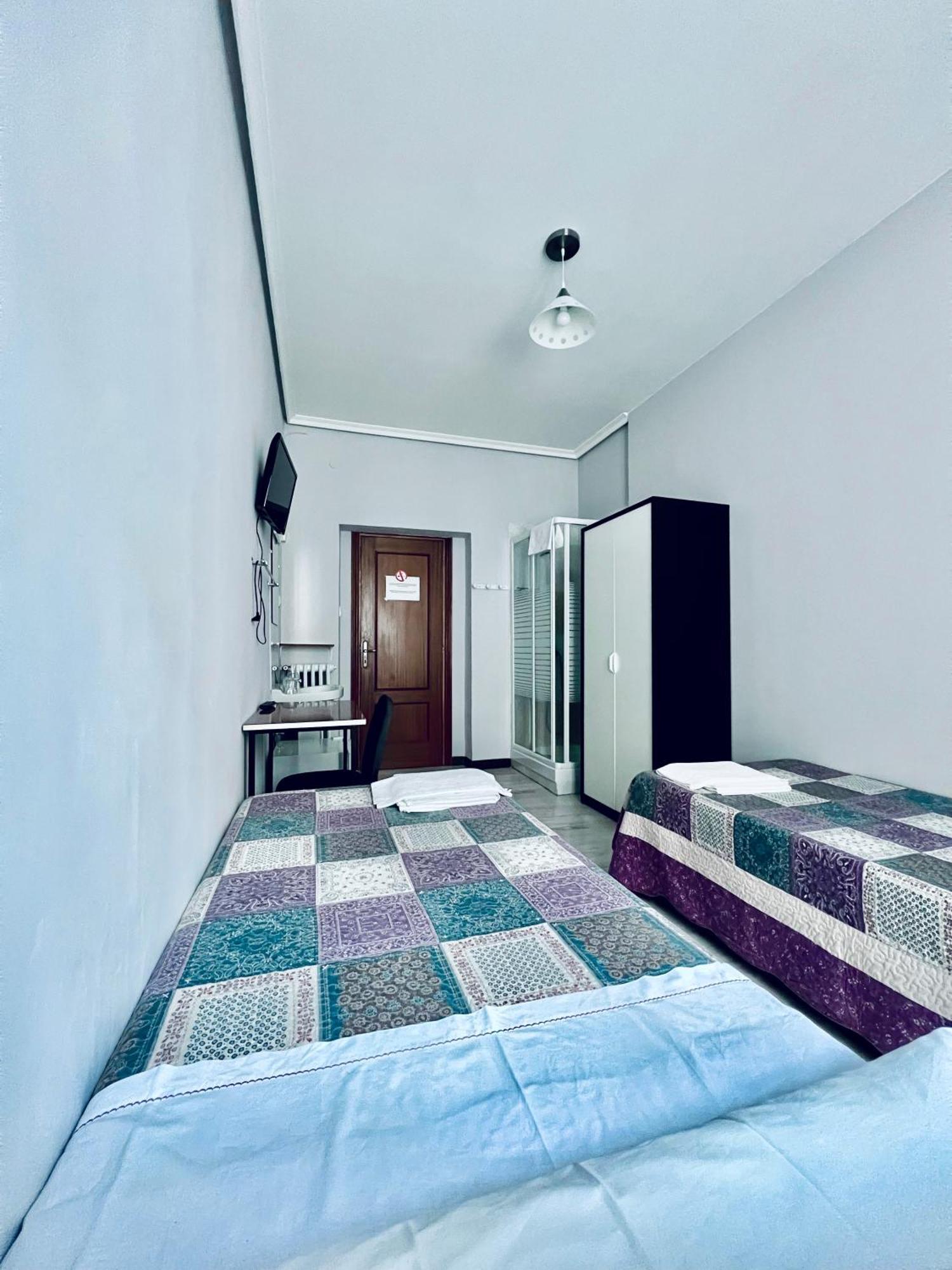 Hostal Conde De Alba Madrid Luaran gambar