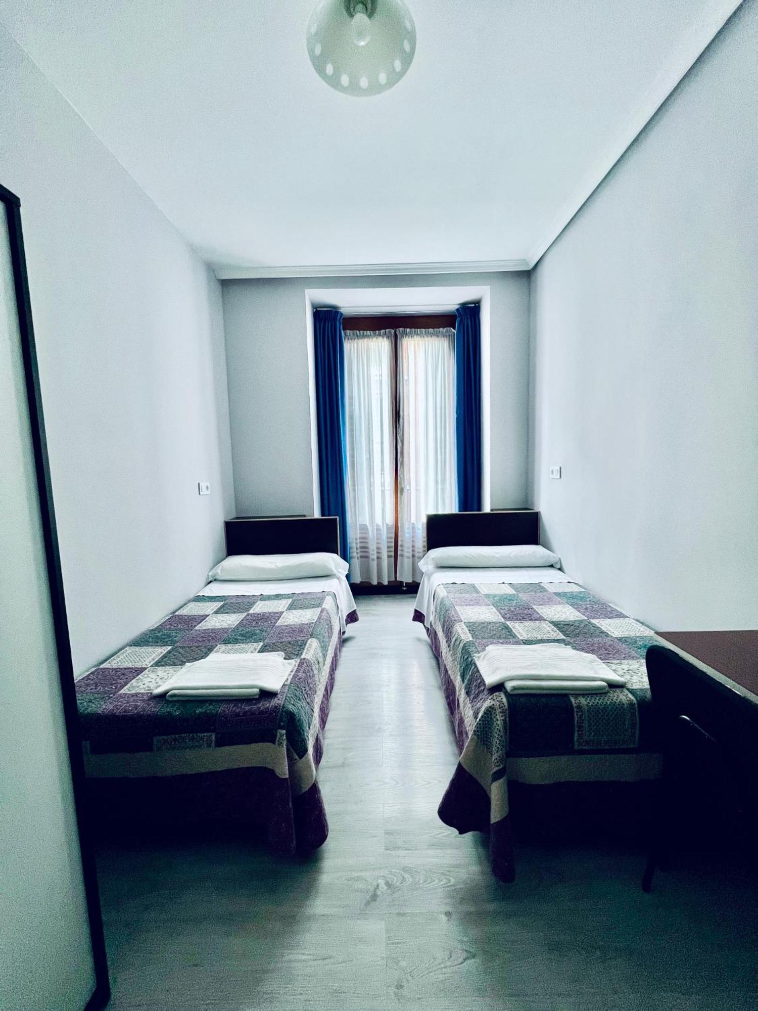 Hostal Conde De Alba Madrid Luaran gambar